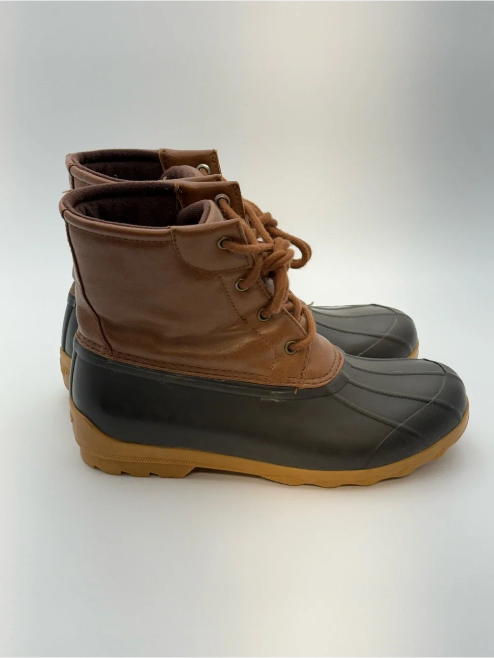 Sperry Port Boot Boys Rain Boots in brown, black, and tan. Boys’ size US 6M